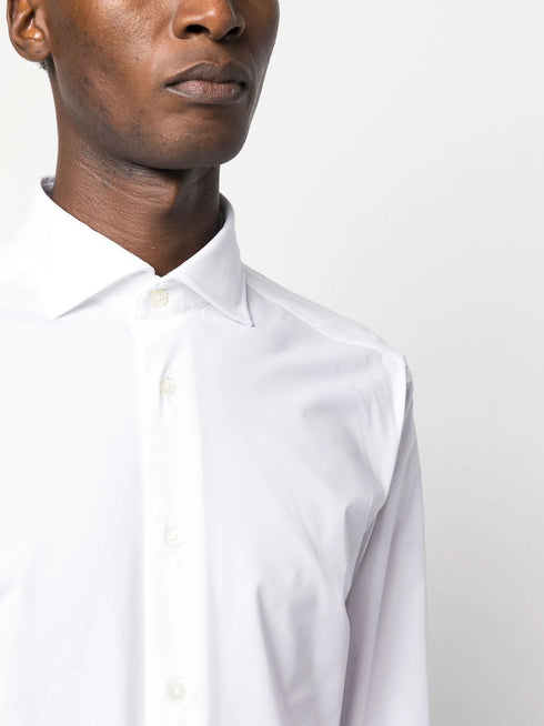 camisa abotonada